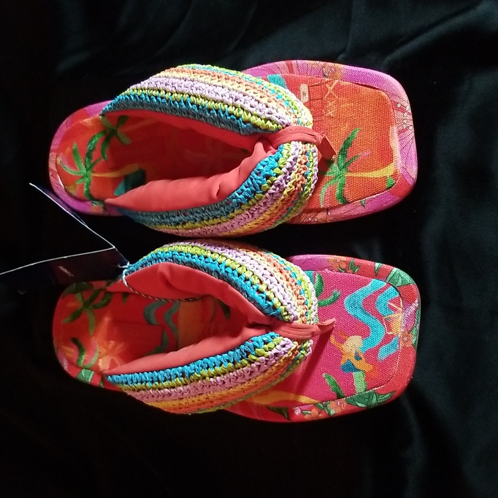 Farmrio Toucan crochet puffy flip flop sandals sz. 11